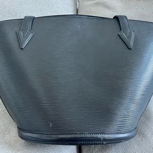 This is an authentic LOUIS VUITTON Epi Saint Jacques PM Long Straps in Black.